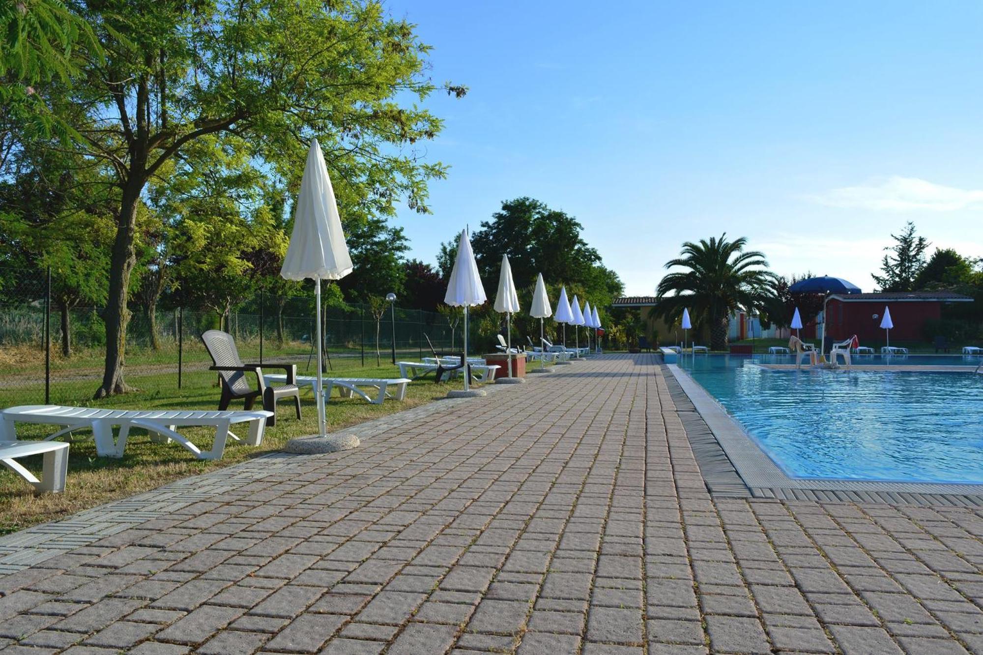 Centro Vacanze - Garden River Altidona Esterno foto